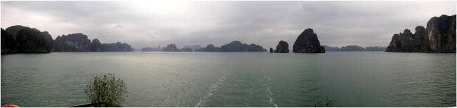 cliquez ici pour voir l'image (baie halong pano2.jpg)